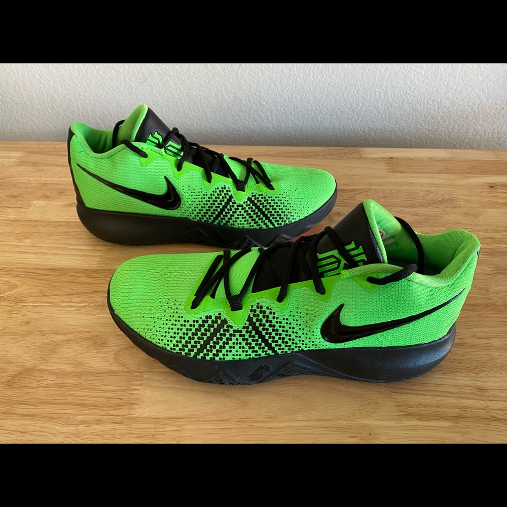 NIKE Kyrie Flytrap 'Rage Green' Men's Size 11 US